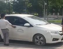 Thực nghiệm vụ thầy dạy lái chạm chỗ nhạy cảm ảnh 1 Thuc nghiem vu thay day lai cham cho nhay cam anh 1