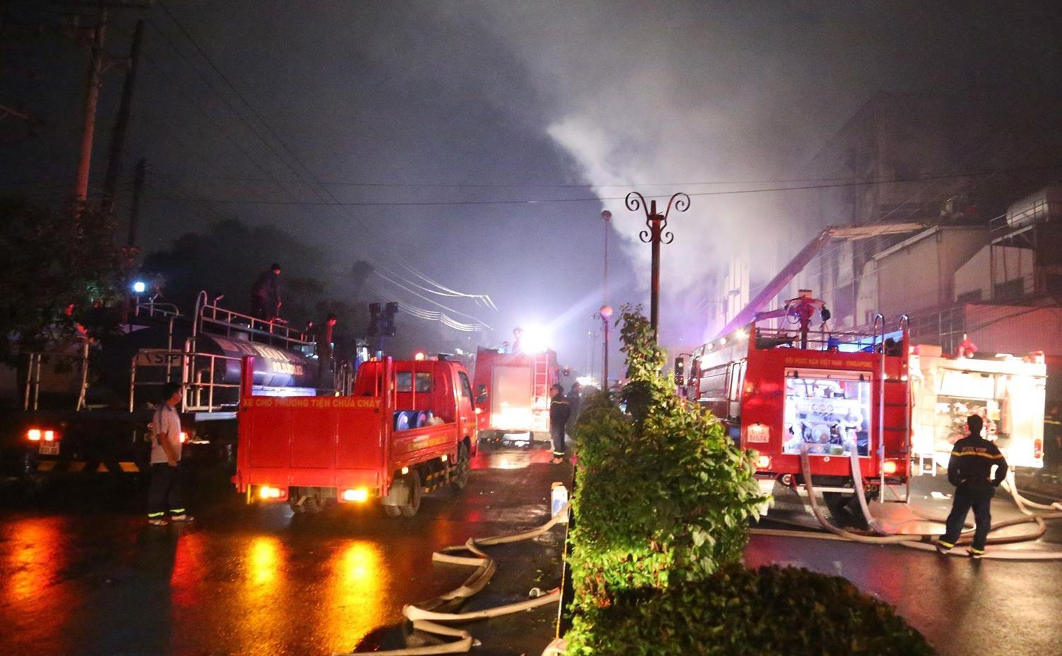 Chay lon trong khu cong nghiep anh 1