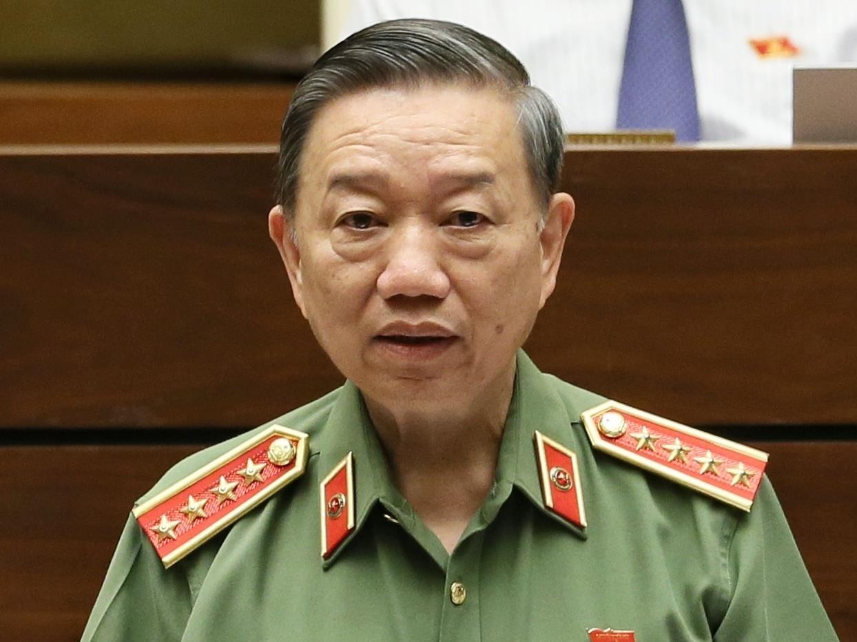 Doi tuong bi khoi to bo tron, co lo lot thong tin va bao ke khong? hinh anh