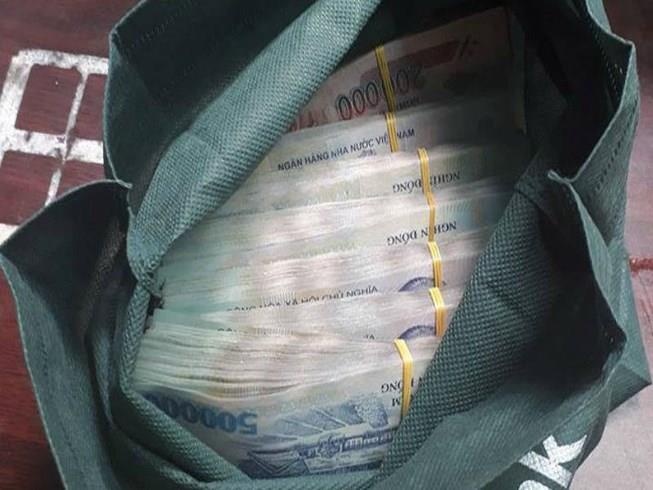Cong an Dong Nai tim chu cua gio tien hon nua ty 'bo quen' hinh anh