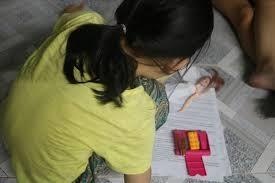 Ga dan ong 50 tuoi cuong hiep be gai 10 tuoi cung xom hinh anh