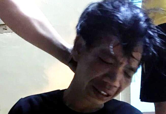 Canh sat nhap vai xe om giai cuu con tin nhu phim hinh anh