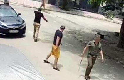 Ca gia dinh o Sai Gon bi nhom nguoi khung bo, doa giet hinh anh