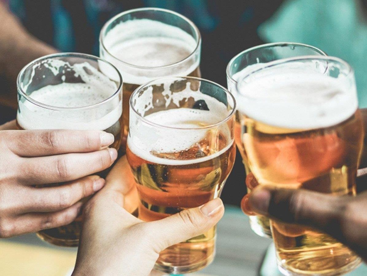 Bo Y te gui bao cao ve tac hai cua ruou, bia den dien thoai nguoi dan hinh anh