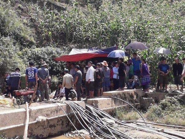 Giai cuu mot nguoi dan mac ket trong hang da 5 ngay hinh anh