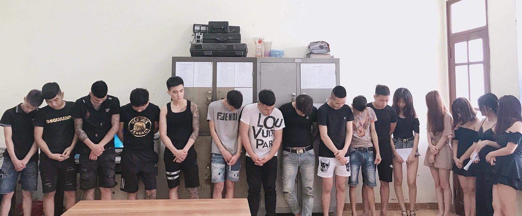 Bay lắc tập thể ảnh 1 Bay lac tap the anh 1