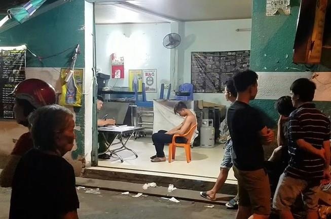 Lao vào quán nhậu chém người ảnh 1 Lao vao quan nhau chem nguoi anh 1