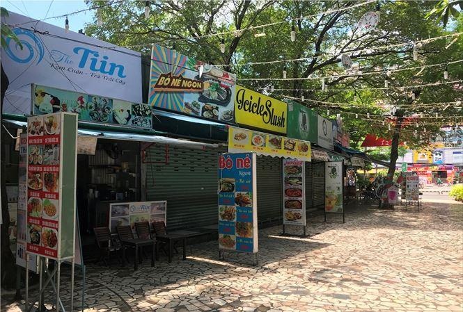 Hang loat cong vien tai TP.HCM bi xam pham hinh anh