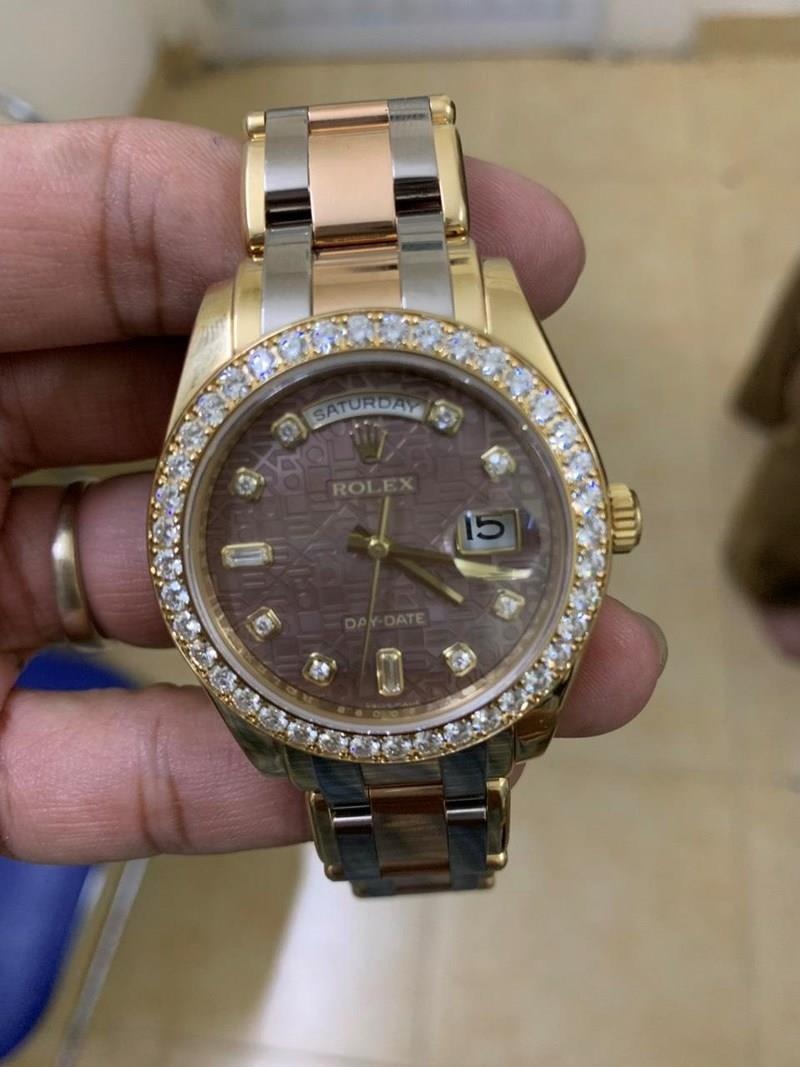 Chuyển tiền giả mua đồng hồ Rolex  ảnh 1 Chuyen tien gia mua dong ho Rolex anh 1