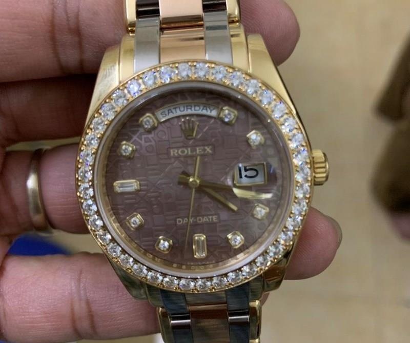 Mua dong ho Rolex 900 trieu dong bang phieu chuyen tien gia hinh anh