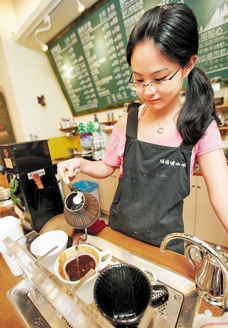 con gai nuoi sat hai bo me anh 4