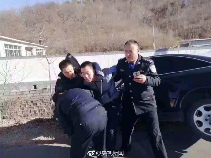 xe dien lao vao dam dong anh 2