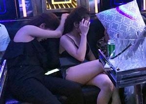 Gan 200 nguoi su dung ma tuy trong quan bar luc nua dem hinh anh