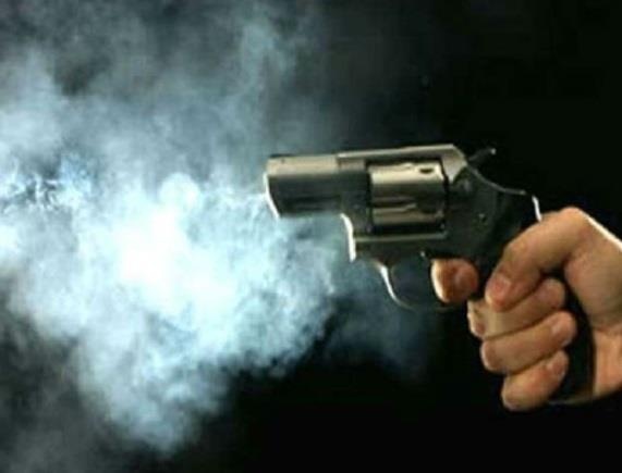 Nam sinh nhap vien vi sung tren tay bo cuop co hinh anh