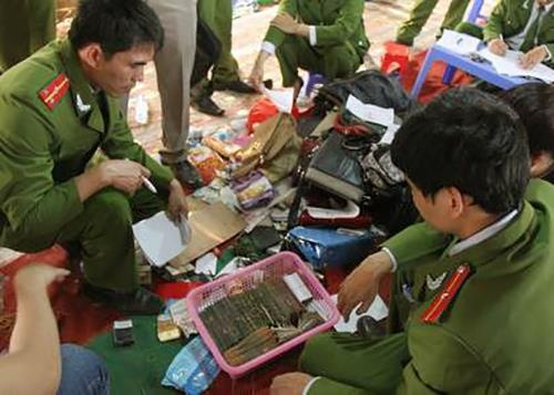 Bo Cong an dot kich soi bac o Bac Giang, bat giu hon 70 nguoi hinh anh