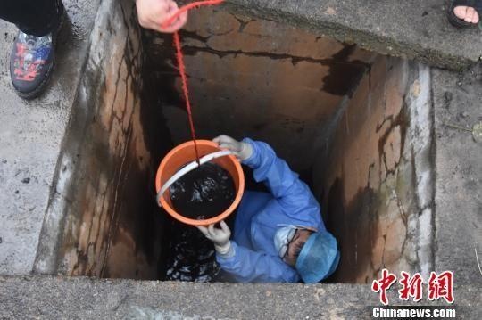 Hài cốt trong bể nước hoang phế  ảnh 2 Hai cot trong be nuoc hoang phe anh 2