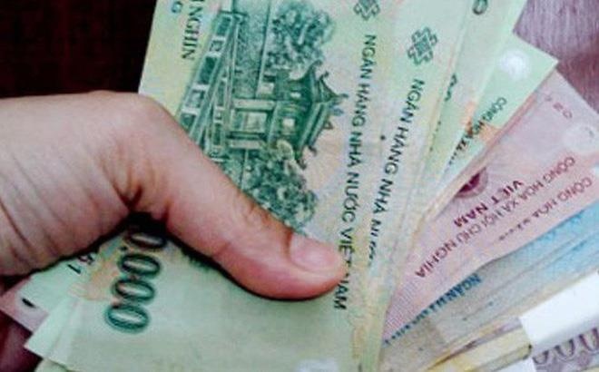 Phat 200.000 dong nam thanh nien 'tu suong' tren xe buyt hinh anh