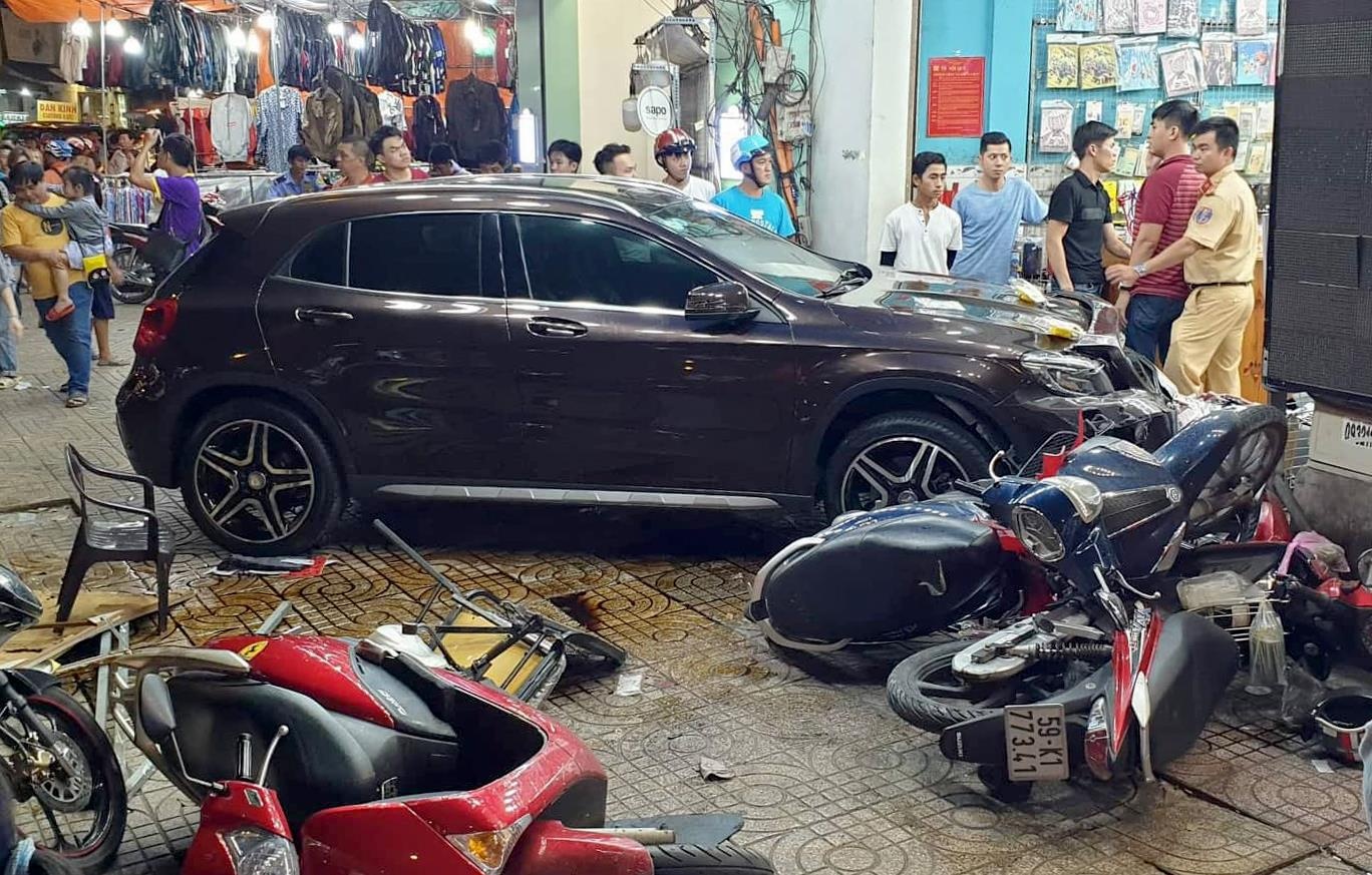 Mercedes tong hang loat xe may anh 1