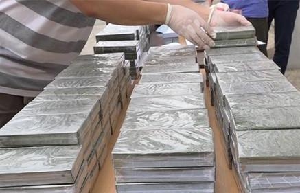 Giau 6 banh heroin trong vo trau dung trung vit hinh anh