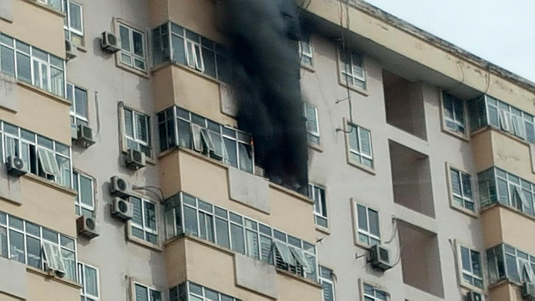 Chay can ho tai chung cu 17 tang o Ha Noi hinh anh