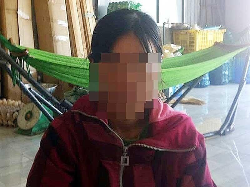 Bị phạt vì sờ ngực bà hàng xóm ảnh 1 Bi phat vi so nguc ba hang xom anh 1