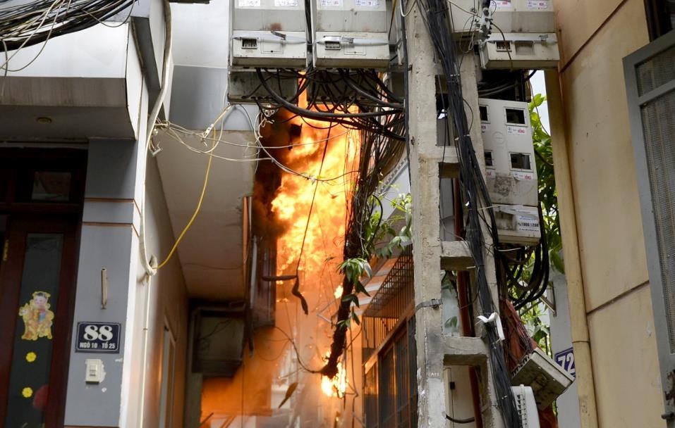 Chay nha 4 tang o Ha Noi hinh anh