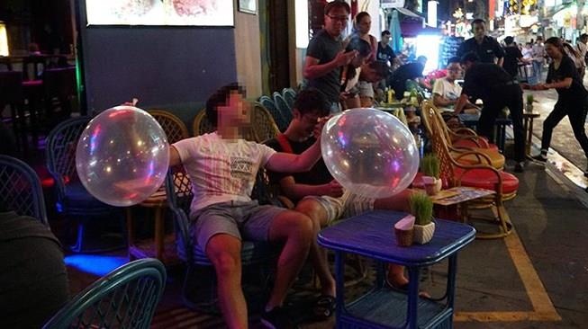 Tich thu ca ta binh 'bong cuoi' o pho Tay TP.HCM hinh anh