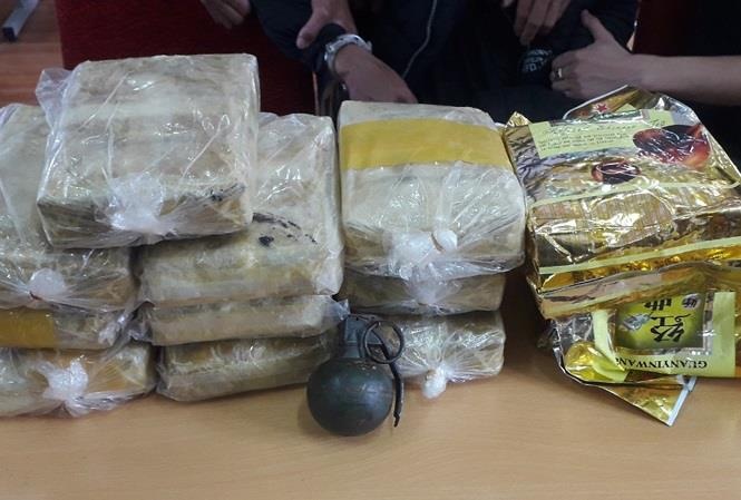 Rut luu dan chong tra khi bi phat hien van chuyen ma tuy hinh anh