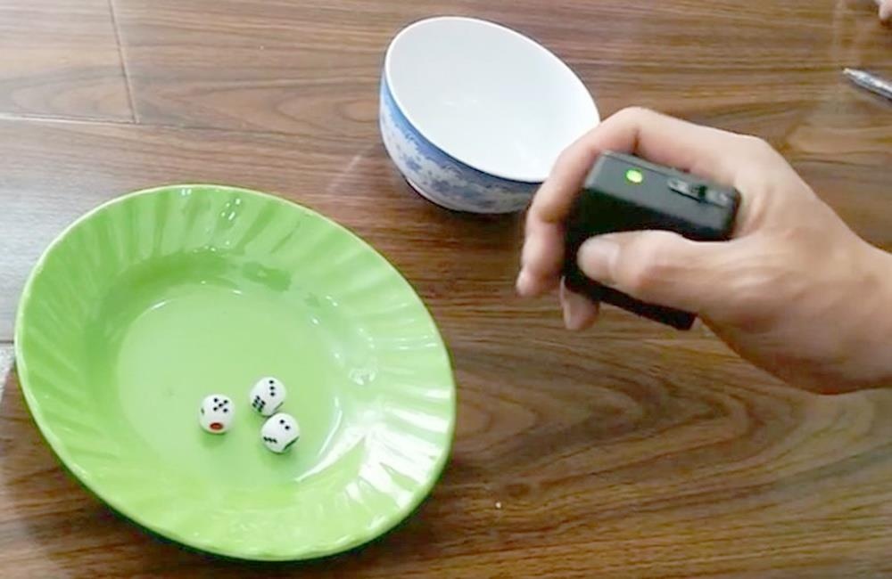 Mang ca dung cu choi co bac bip len may bay hinh anh