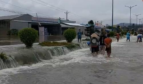 Duong pho Phu Quoc ngap sau trong nuoc hinh anh