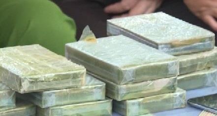 Bat nguoi dan ong tang tru 11 banh heroin hinh anh