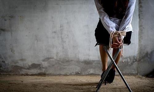 So phan bi dat cua co gai Dien Bien bi ban lam 'no le tinh duc' hinh anh