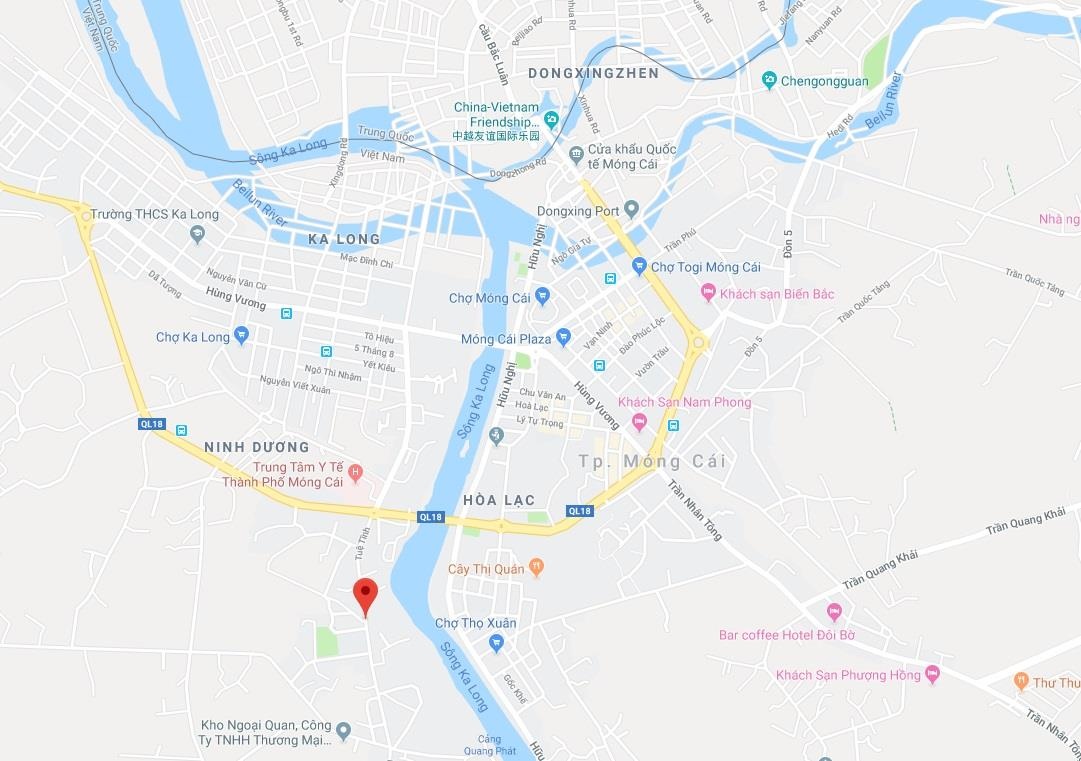 Ôtô tải mất lái lao lên vỉa hè ảnh 2 Oto tai mat lai lao len via he anh 2