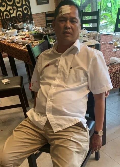 Giang hồ vây xe chở công an ảnh 2 Giang ho vay xe cho cong an anh 2