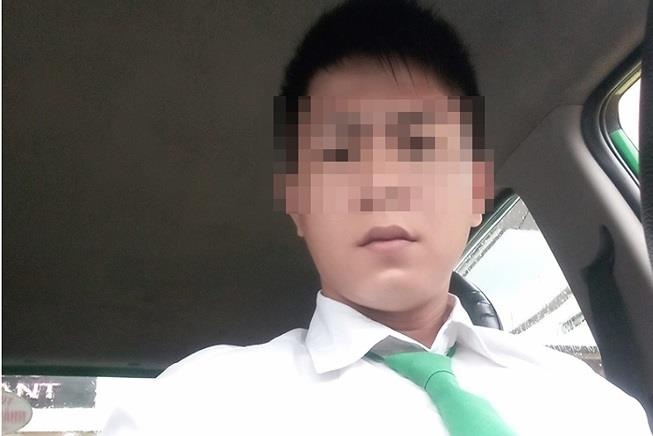 Nghi an tai xe taxi xam hai be gai sau khi gay tai nan hinh anh