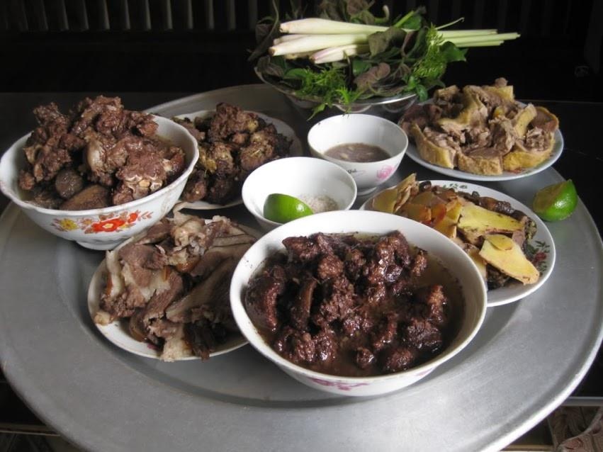 Anh em ruot tu vong nghi do ngo doc thuc pham hinh anh