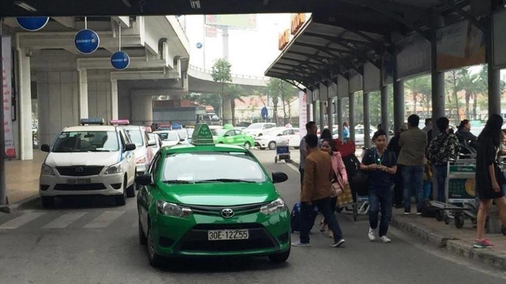 Vo chong co moi lang ma, nho nuoc bot vao mat an ninh hang khong hinh anh