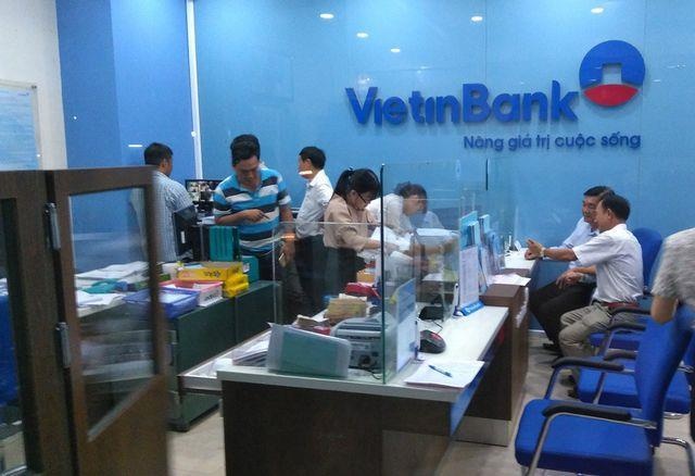 Khong che thanh nien cam kiem cuop ngan hang o Lao Cai hinh anh