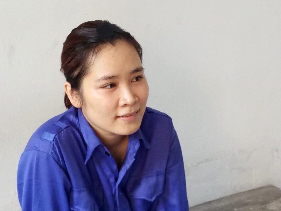 Khoi to nu van thu lam giay to gia lua dao hon 2 ty dong hinh anh