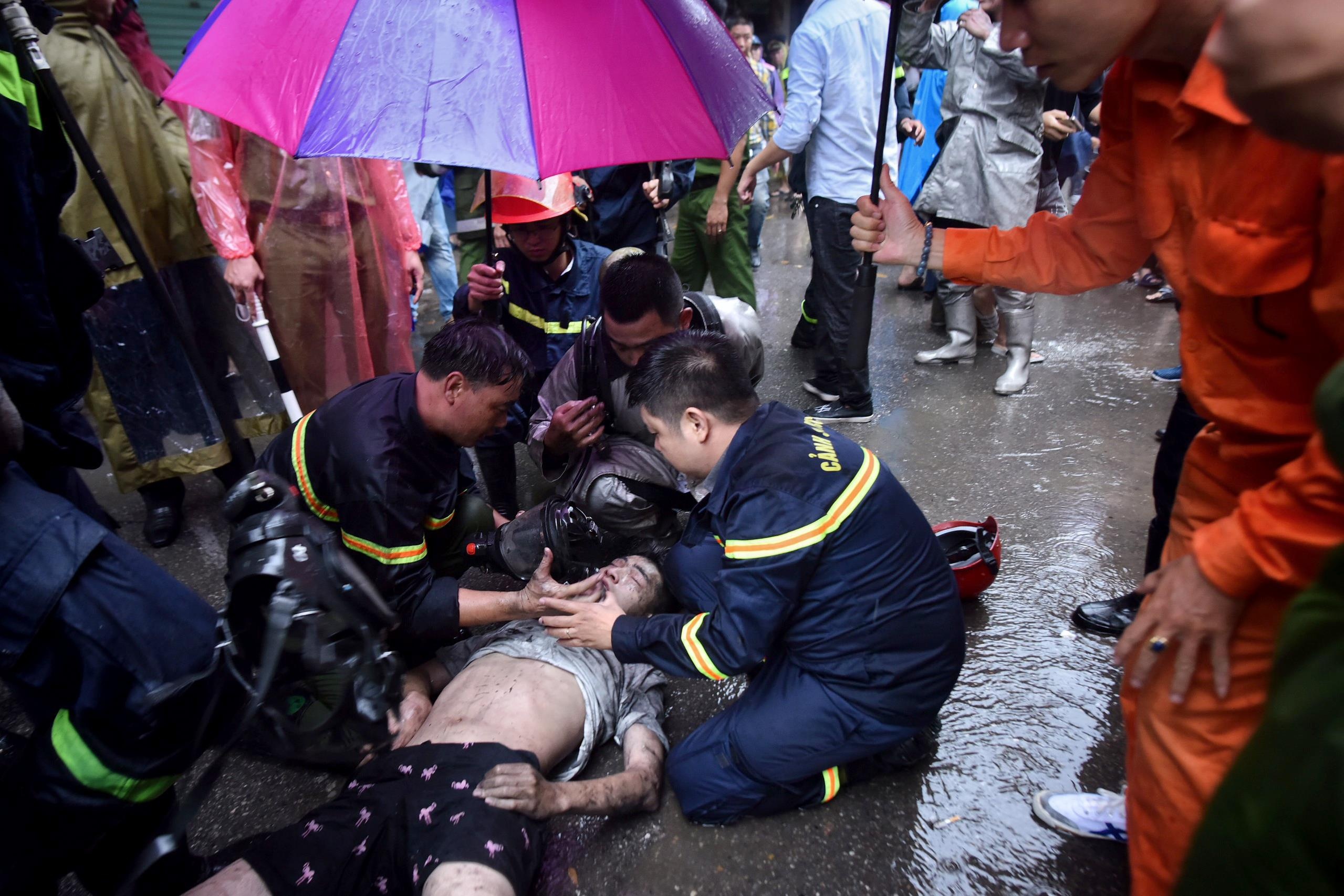 chay cua hang quan ao o Nui Truc anh 6