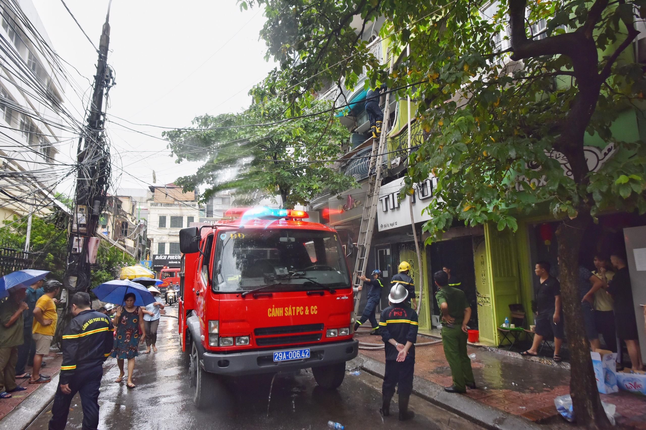 chay cua hang quan ao o Nui Truc anh 1