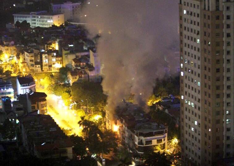 Hoa hoan thieu rui can lien ke 4 tang hinh anh