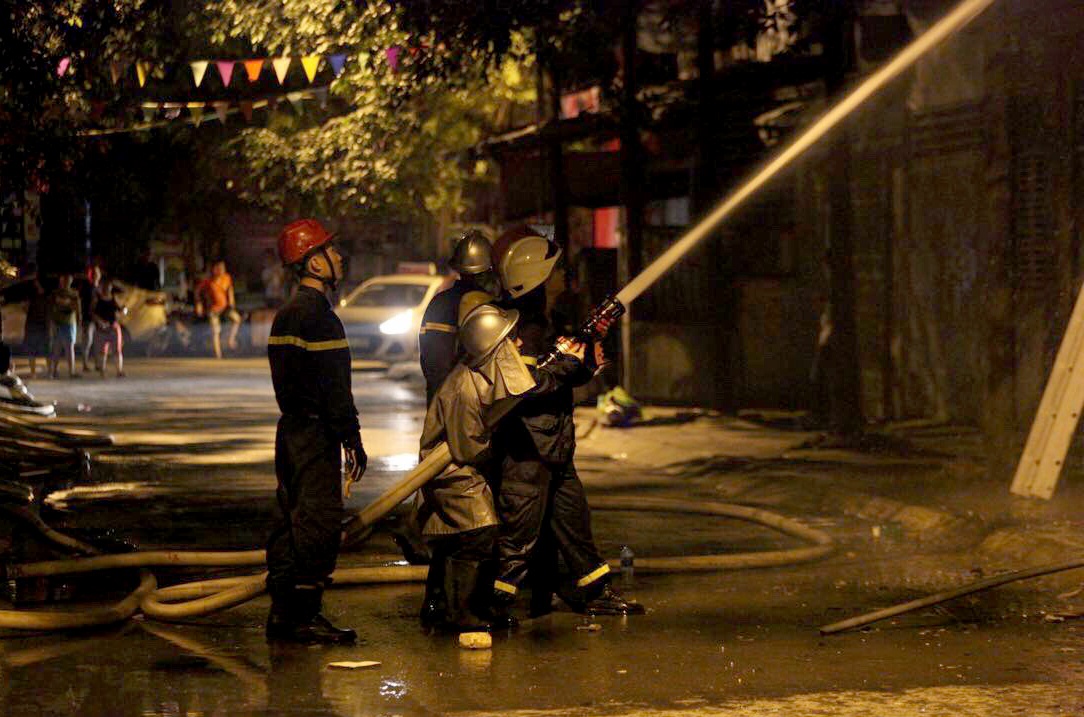 chay nha o Xa La anh 2