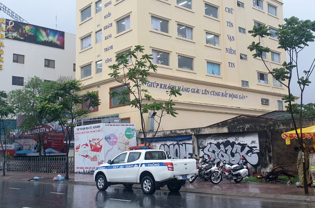 Cảnh sát phong tỏa trụ sở Alibaba ảnh 2 Canh sat phong toa tru so Alibaba anh 2