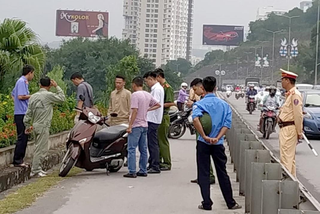 Bat nghi pham sat hai co gai gan cau Bai Chay hinh anh