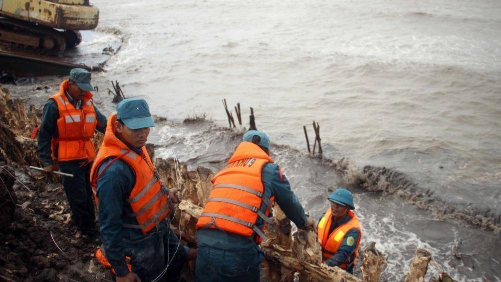 Ca Mau xin hon 947 ty xu ly khan cap 8 diem sat lo dac biet nguy hiem hinh anh