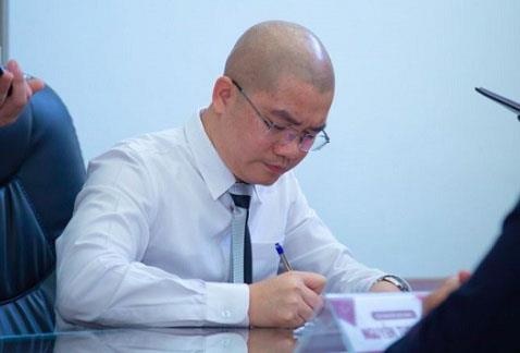 Vu dia oc Alibaba: Trieu tap vo va em trai khac cua Nguyen Thai Luyen hinh anh