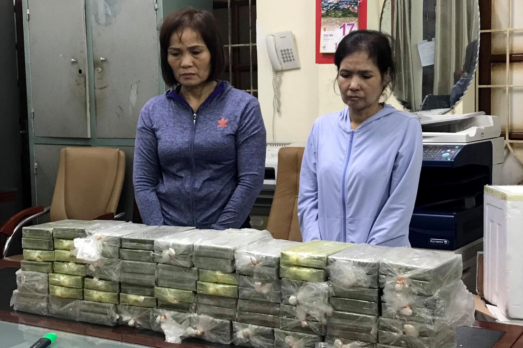 Hanh trinh boc go bang 'nu quai' van chuyen 80 banh heroin hinh anh