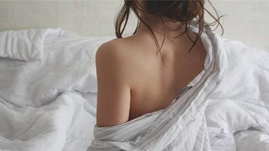 Vao tu vi lam chuyen 'nguoi lon' voi thieu nu hinh anh