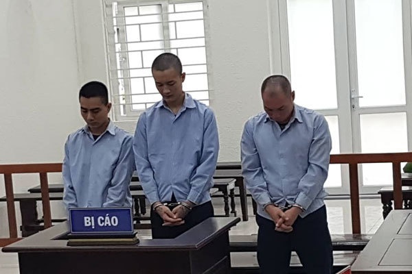 Hai bé gái 15 tuổi bị giam lỏng  ảnh 1 Hai be gai 15 tuoi bi giam long anh 1